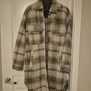 GAP Women's Checkered Shirt Jacket - Brown and Cream
